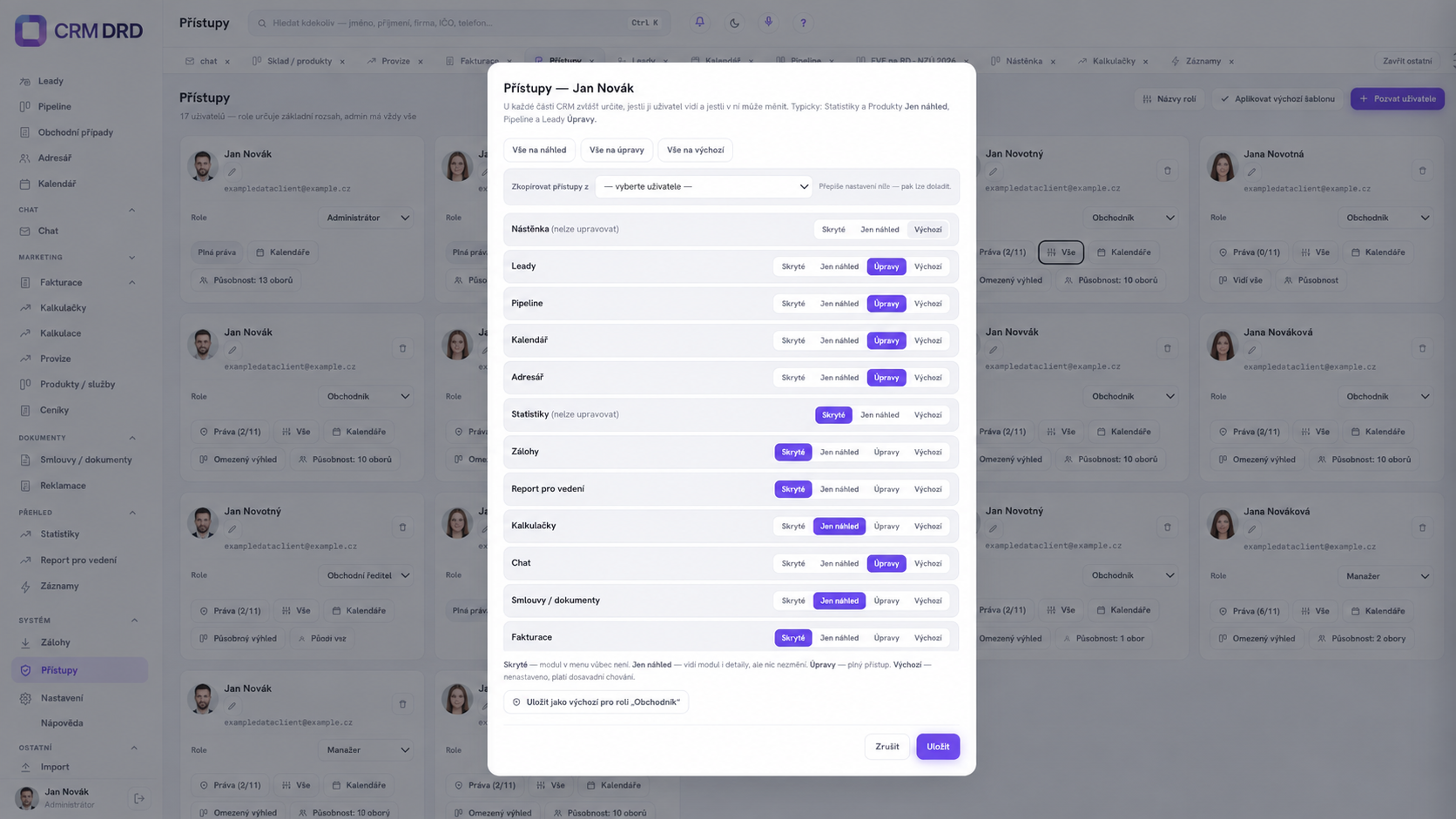 Přístupy a role